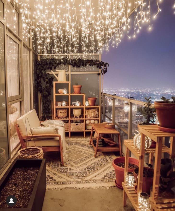 10 Christmas Balcony Decorating Ideas | Apartment Therapy